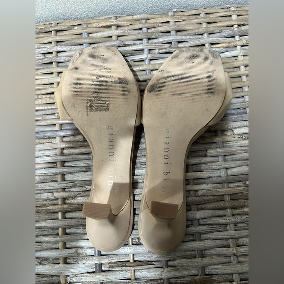 Gianni Bini Emberie Women's Tan Heeled Sandals, size 9.5, kitten heels, mules - Picture 5 of 6